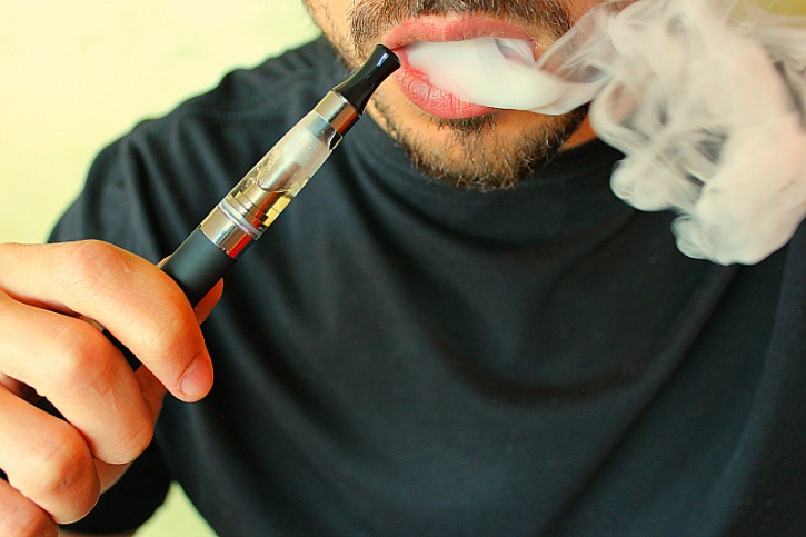 Does e - cigarette cause dental decay