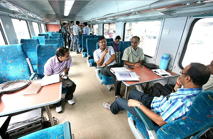 On Debut Day, #GatimanExpress Found To Be Unhygienic And Not That Fast