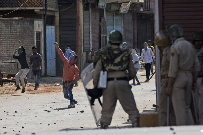 After 8 Years Of Attacking J&K Police With Stones, #Azadi Protestor Now Wants A Police Job