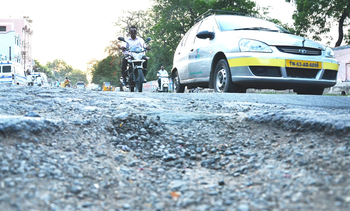 Bad Roads Killed Over 10k People In 2015; 3,416 Deaths Due To Potholes