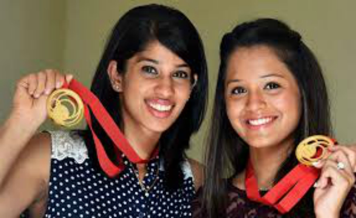 Joshna Chinappa (left) and Dipika Pallikal