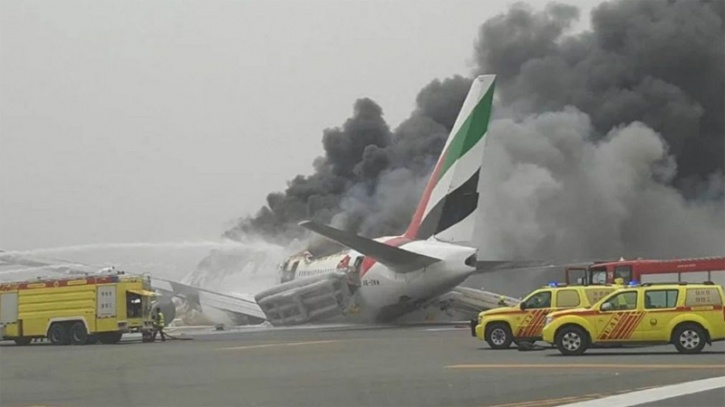 Emirates plane crash-lands