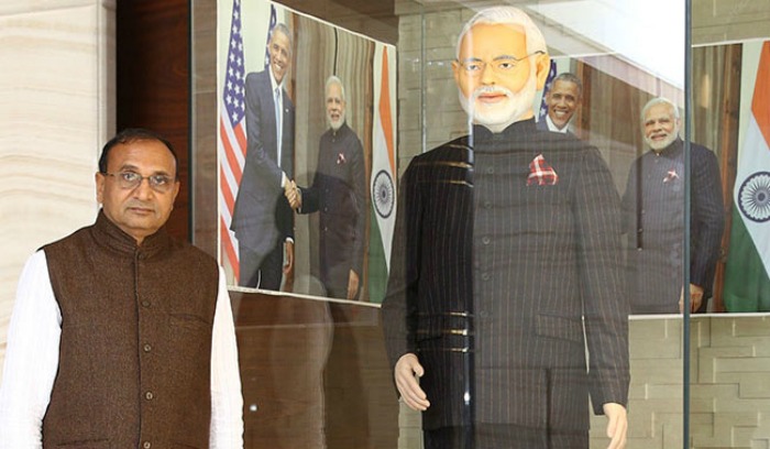 modi-s-suit-enters-guinness-world-records-as-the-most-expensive-suit