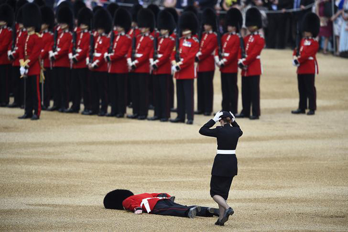 Guardsman faints 
