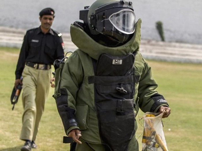 First Woman To Join Pakistan Bomb Disposal Unit
