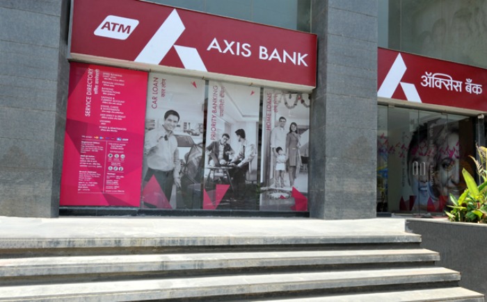 Axis Bank branch in Noida