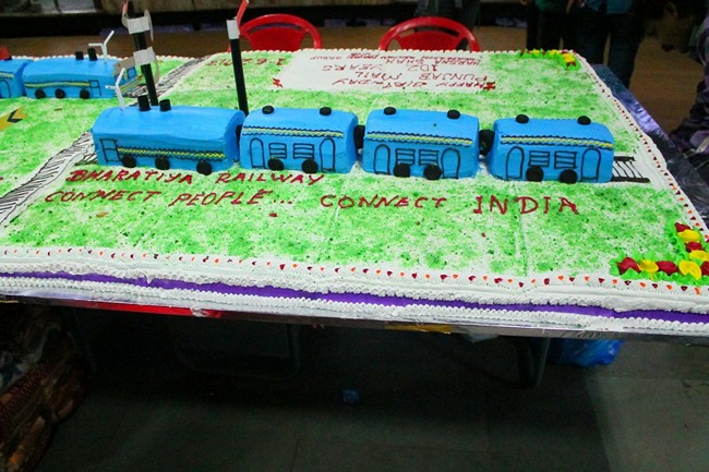 Discover more than 82 train wala cake - in.daotaonec