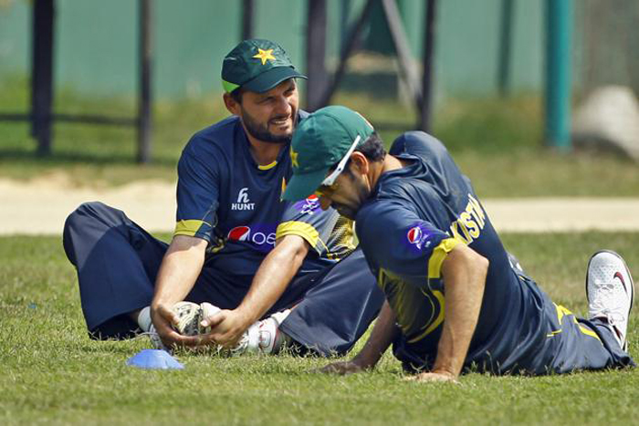 Pakistan players cricket  practice together