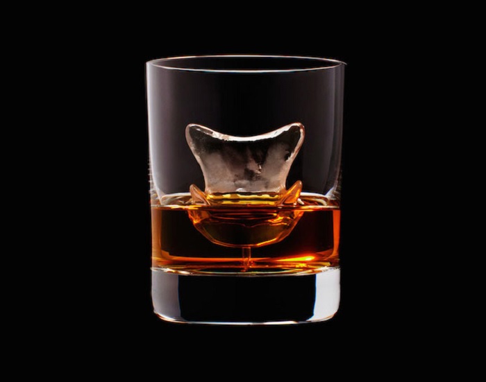 20 Beautifully Carved Ice Cubes That'll Add An Edge To Your Peg Of Whiskey