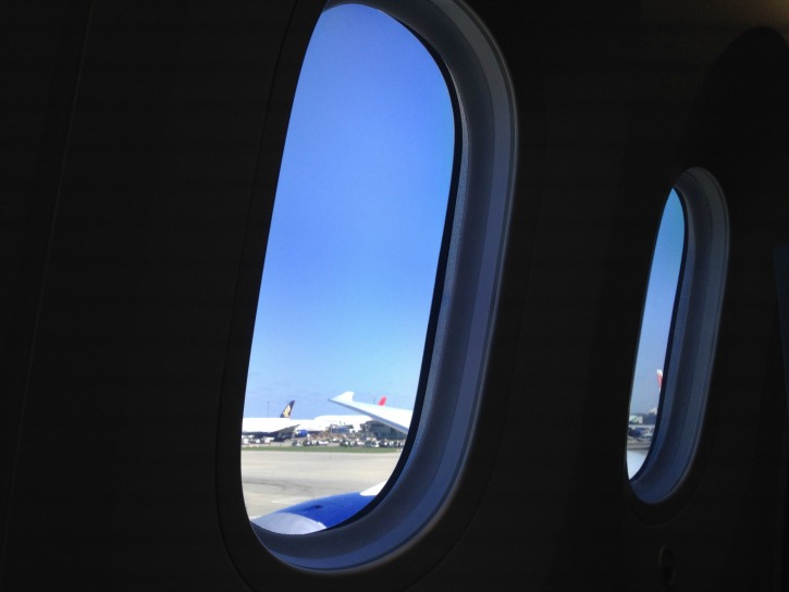 Aeroplane Windows Are Rounded Or Curved, Here is Why You Will Never See A Square Aeroplane Window