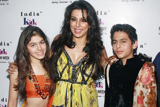 Whoa After Father Kabir Bedi S Wedding Daughter Pooja Bedi Blogs On Parental Responsibilities