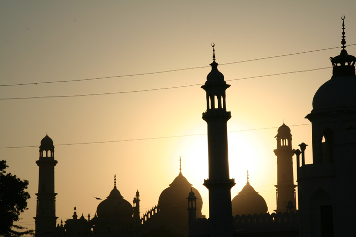 While Haji Ali Still Bans Women, Famous Lucknow Mosque Invites 500 Women To Eid Namaz