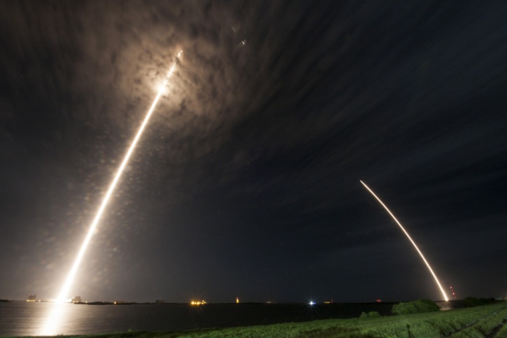 These Glorious Images From SpaceX Rocket Returning To Earth Will Leave ...