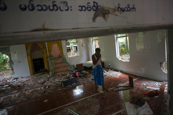 200 Myanmar Buddhists Go On Rampage Through Muslim Area, Destroy Mosque After Religious Violence 