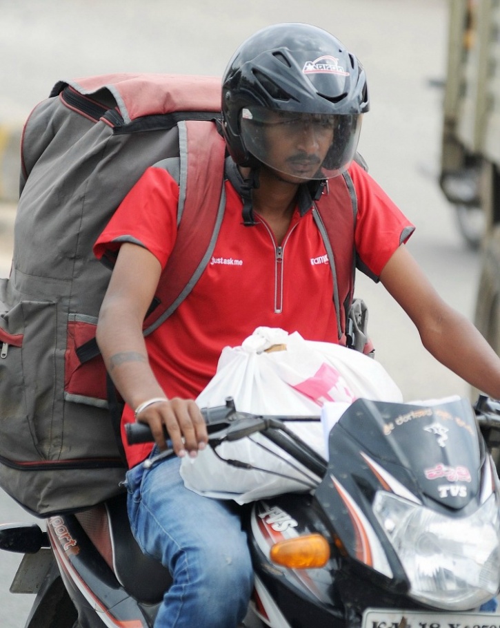 flipkart delivery boy bag