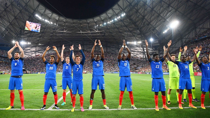France football team celebrates