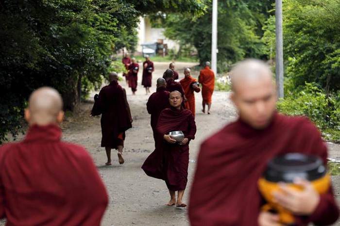 200 Myanmar Buddhists Go On Rampage Through Muslim Area, Destroy Mosque After Religious Violence 