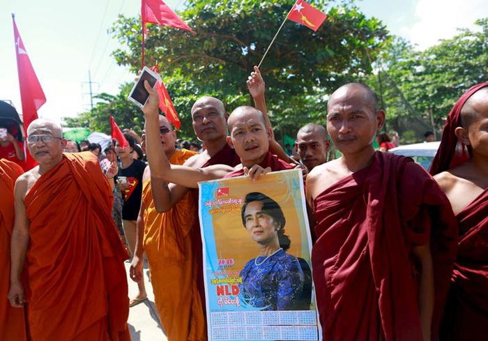 200 Myanmar Buddhists Go On Rampage Through Muslim Area, 

Destroy Mosque After Religious Violence 