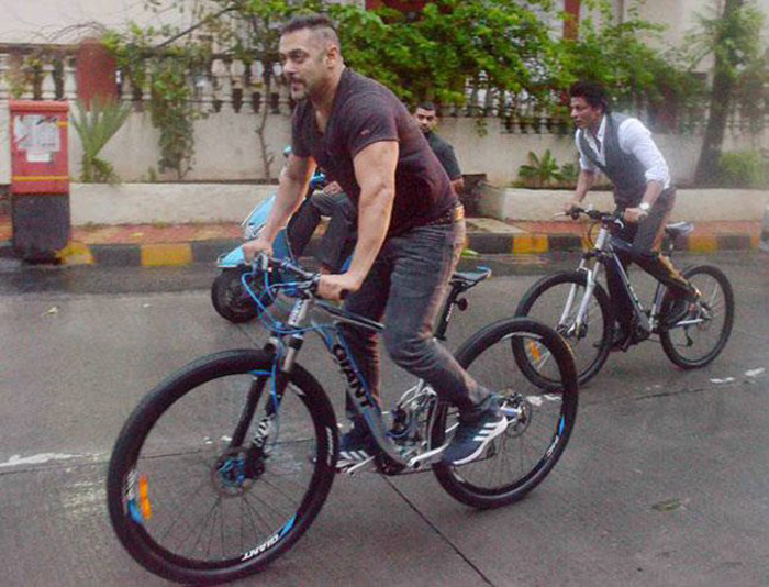 Shahrukh Khan Salman Khan cycling