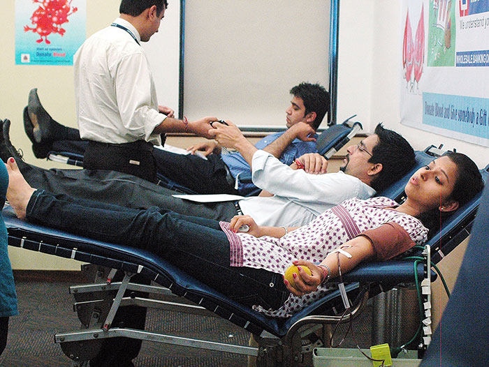 Bangladeshi Accident Victim On Critical Condition Gets Rare Blood From Mumbai Youths