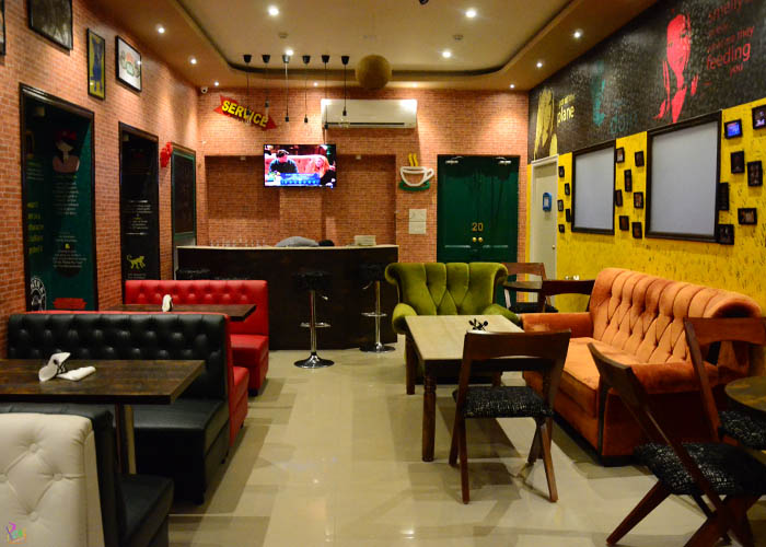 There's A F.R.I.E.N.D.S Cafe That's Opened In Kolkata And It Is Exactly