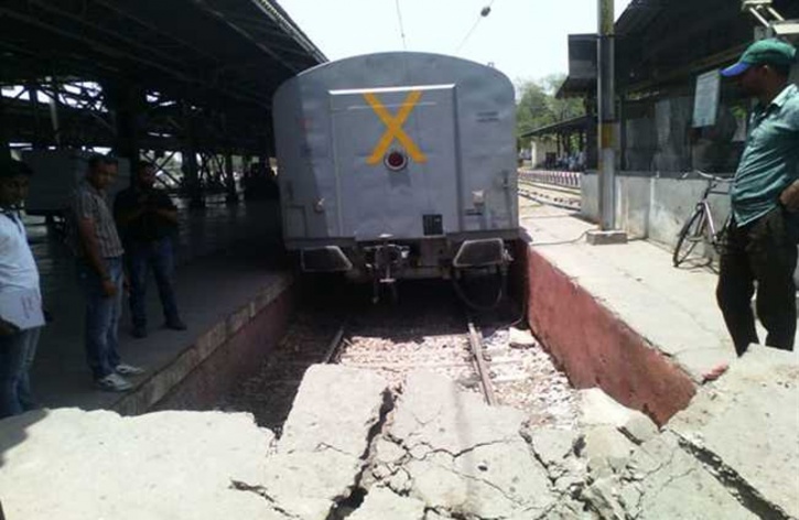 Gatimaan Express rams into dead end