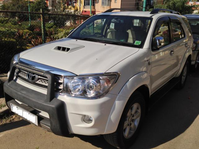 Man Drives His Bosses As Fortuner As Private Cab