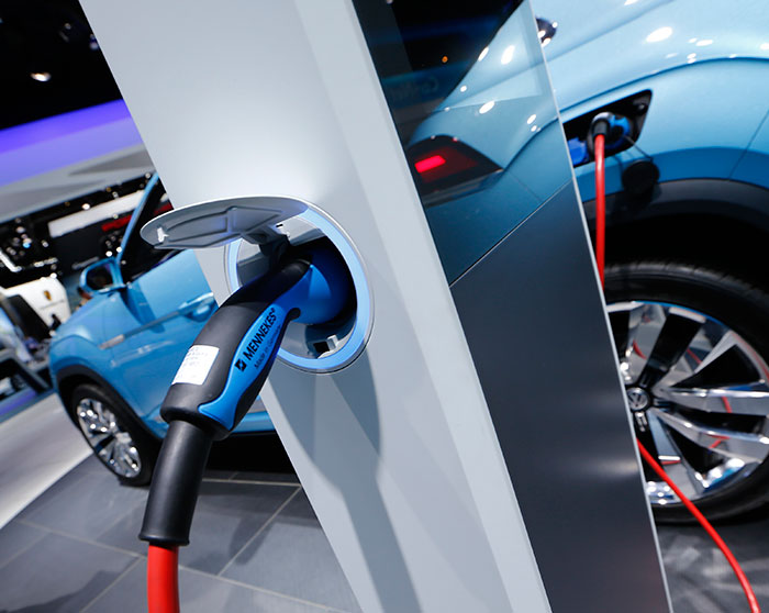 Soon India May Have Petrol Pump-like Charging Stations For Electric Vehicles