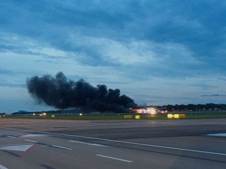 Singapore Airlines Catches Fire