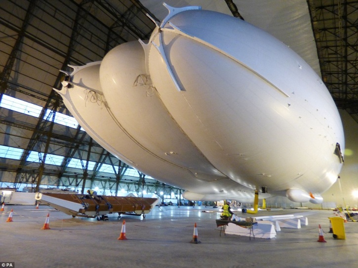 Dubbed 'The Flying Bottom', Airlander 10 Is The World's Largest ...