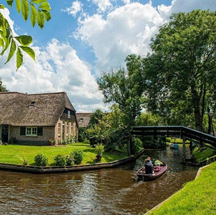 This Village In The Netherlands Has No Traffic Problems Because There ...
