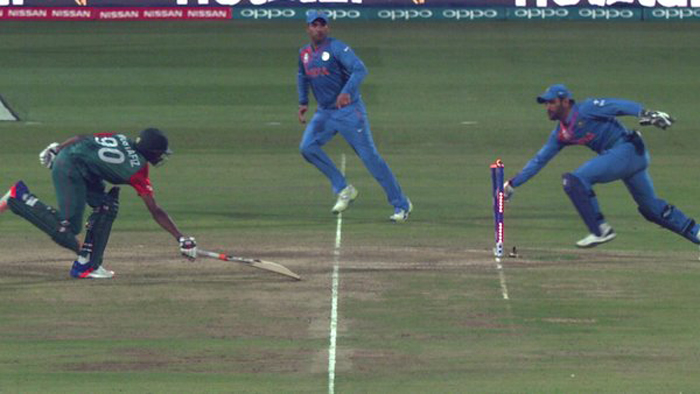Dhoni runs out on the final ball