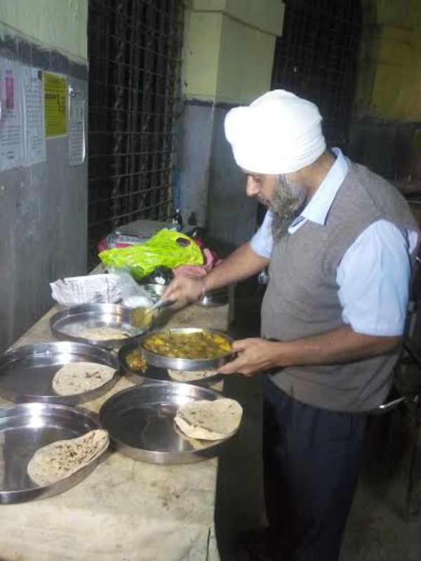 Gurmeet Singh Helps Poor Patients In Patna