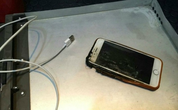iPhone catches fire on Alaska Airlines