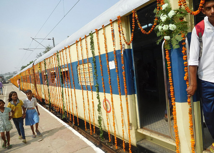 No bhajans, this UP temple gives out railway info - 