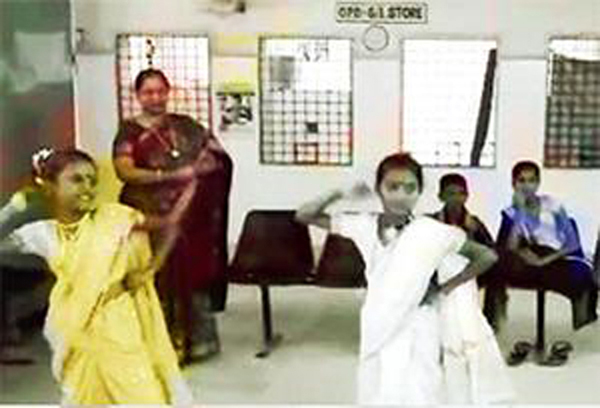 In A Mumbai Hospital Doctor, Staff Turned Away Patients As They Were Busy Dancing 