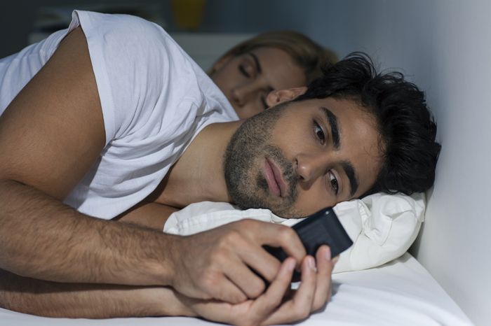 One In 10 People Can’t Leave Phones Even During Sex: Study