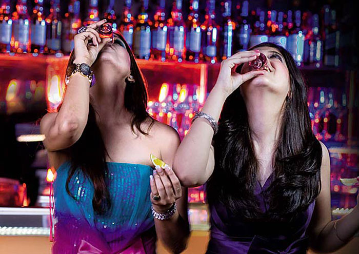 While Bihar, Guj, And Nagaland Have Banned Alcohol, Karnataka Is Fining Pubs For Not Selling Enough!