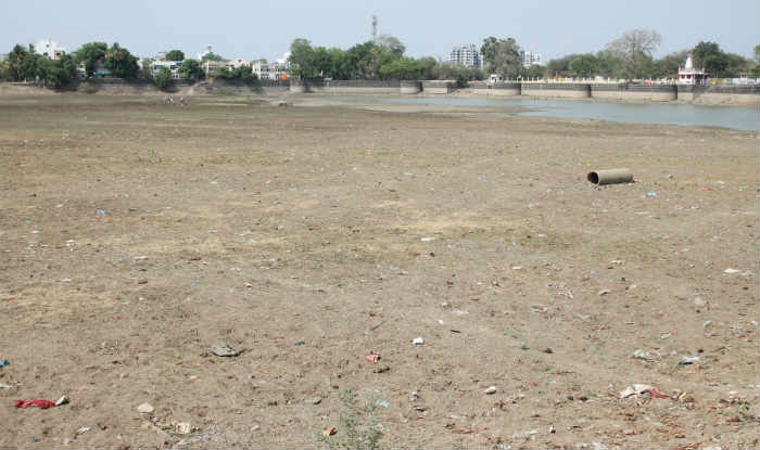 After Guj Govt. Ignores Them, Farmers Are Now Raising Money On Their Own To Save A 144 Year Old Lake!