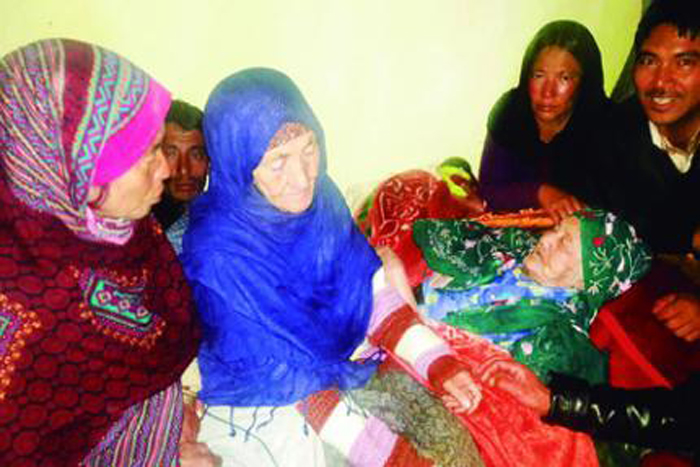 45 Years On, 92-Yr-Old Pak Woman Meets Mom In Kashmir
