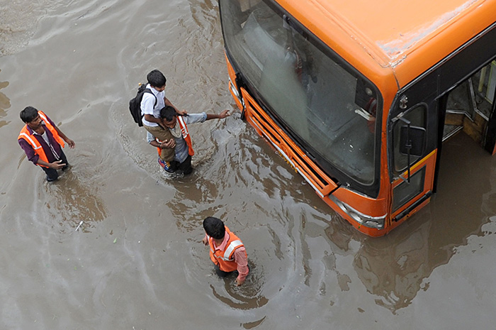 A Police Constable Saved 70 Children Stuck In A Stranded School Bus ...