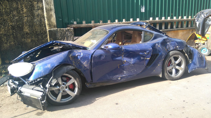 Porsche car 

hit
