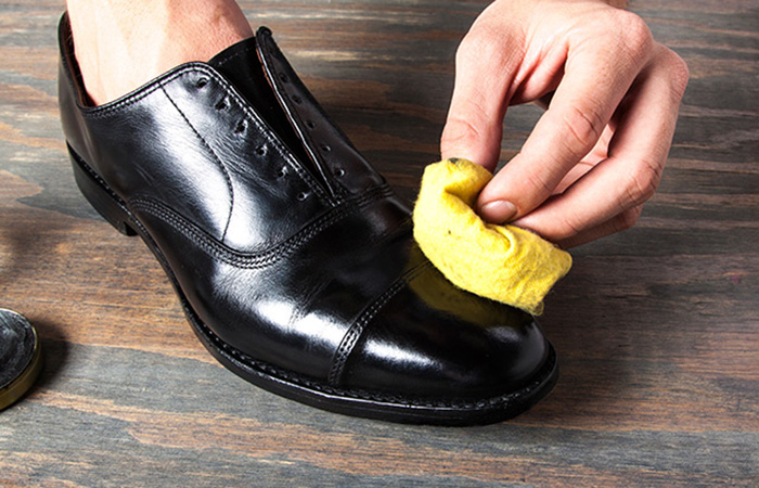 Lemon juice as shoe polish