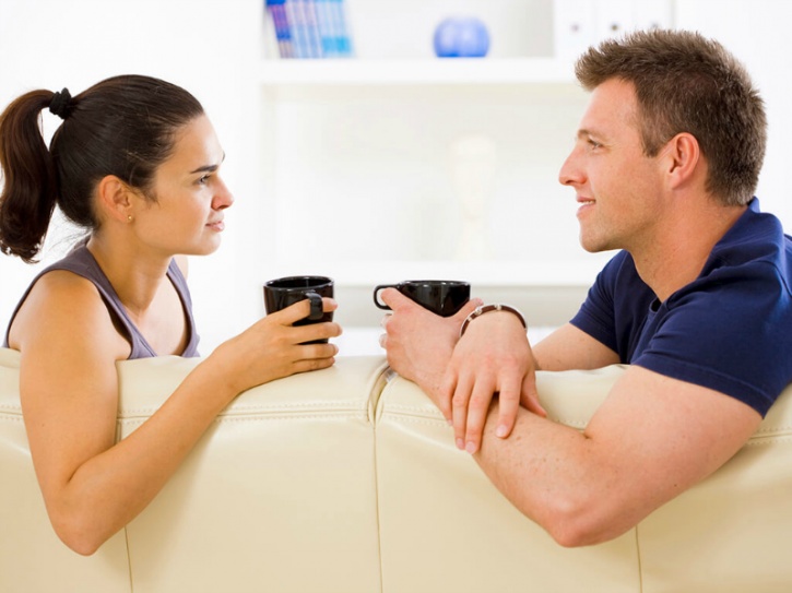 Staying connected with her outside the bedroom Your foreplay needs to start during the day when you share details about your day. Speaking and listening to her (this includes venting) helps maintain emotional intimacy, which in turn increases her desire for you.