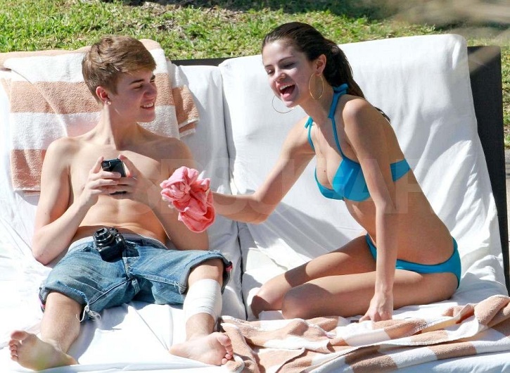 Justin Bieber Nude Photos Posted on Selena Gomezs 