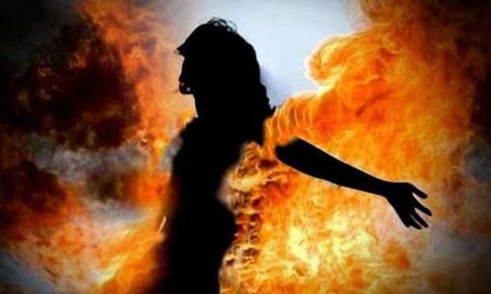 Now A 25-YO Woman Set On Fire In Full Public View In Secunderabad ...