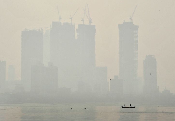 Mumbai Hit By Smog