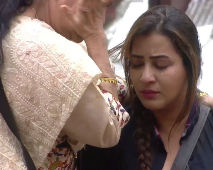 Shilpa Shinde with her mother in Bigg Boss 11