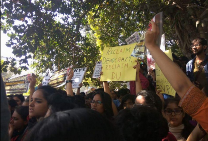 Heres What Happened At Ramjas College That Led To The Clashes Between Abvp Aisa And Delhi Police 