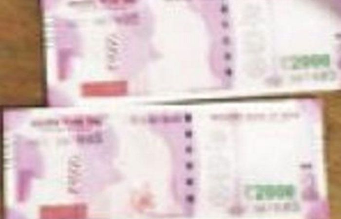 Gandhi missing from 2000 rupees note
